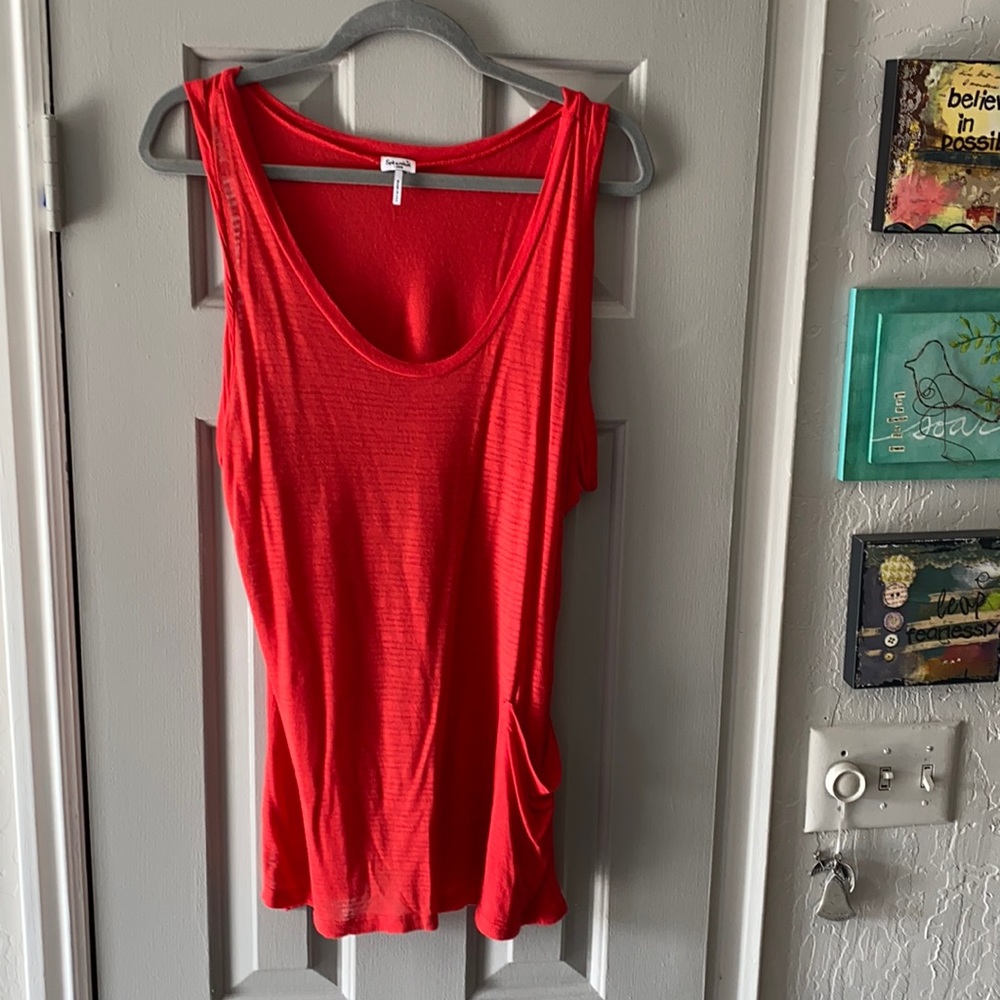 Splendid red tank top with lower side pocket